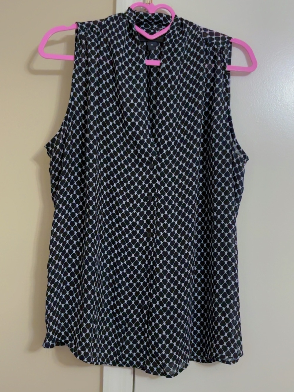 Worthington Black and White Geometric Sleeveless Camisole